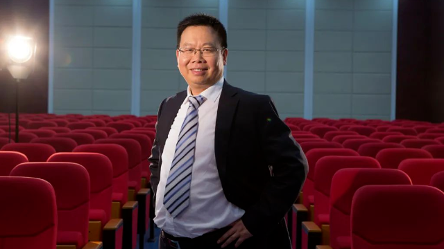锂电巨头敲钟！这个扬州人在南京干出全球第四，年入140亿