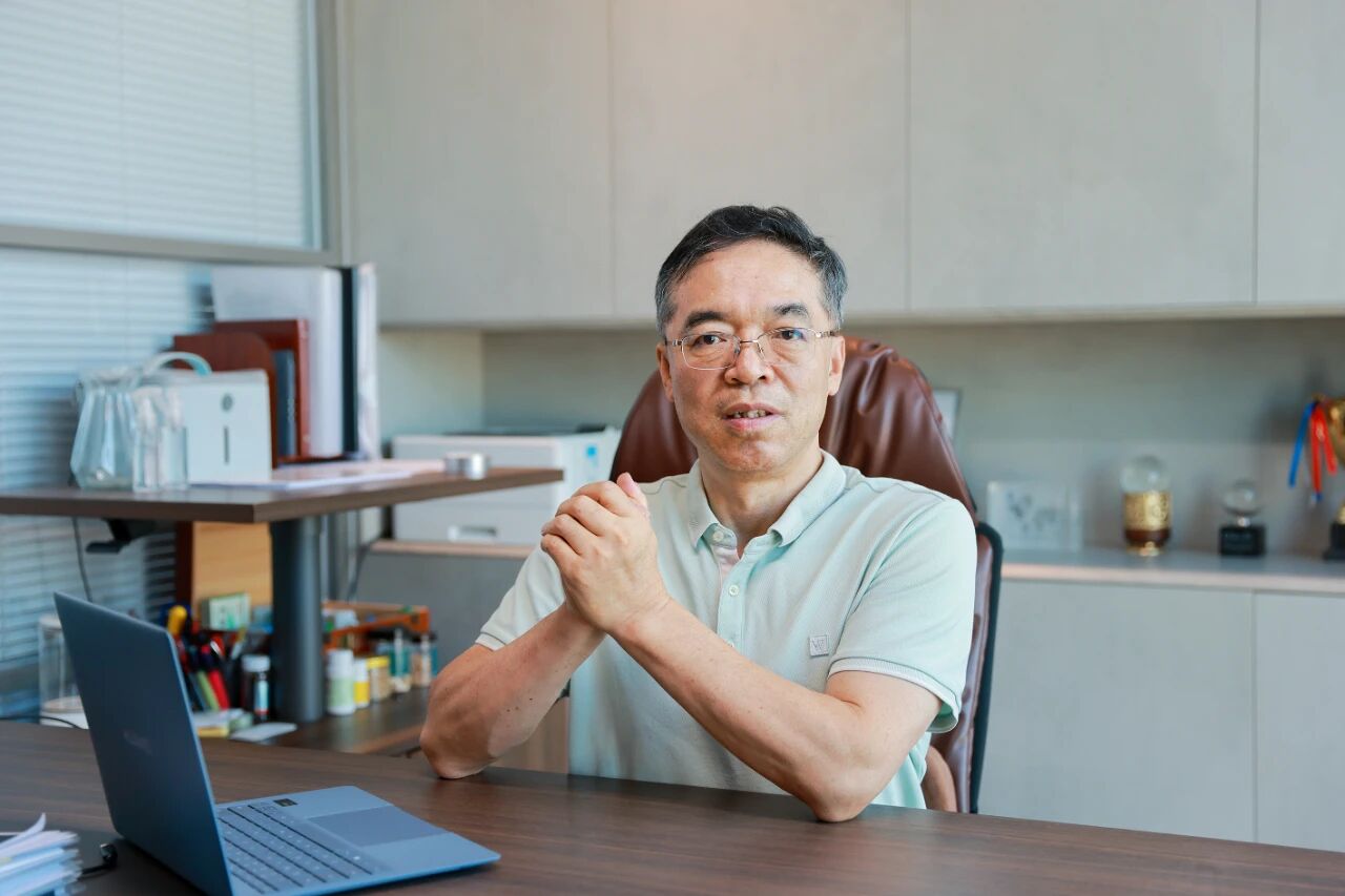  中国出海“架桥人”邹亨 