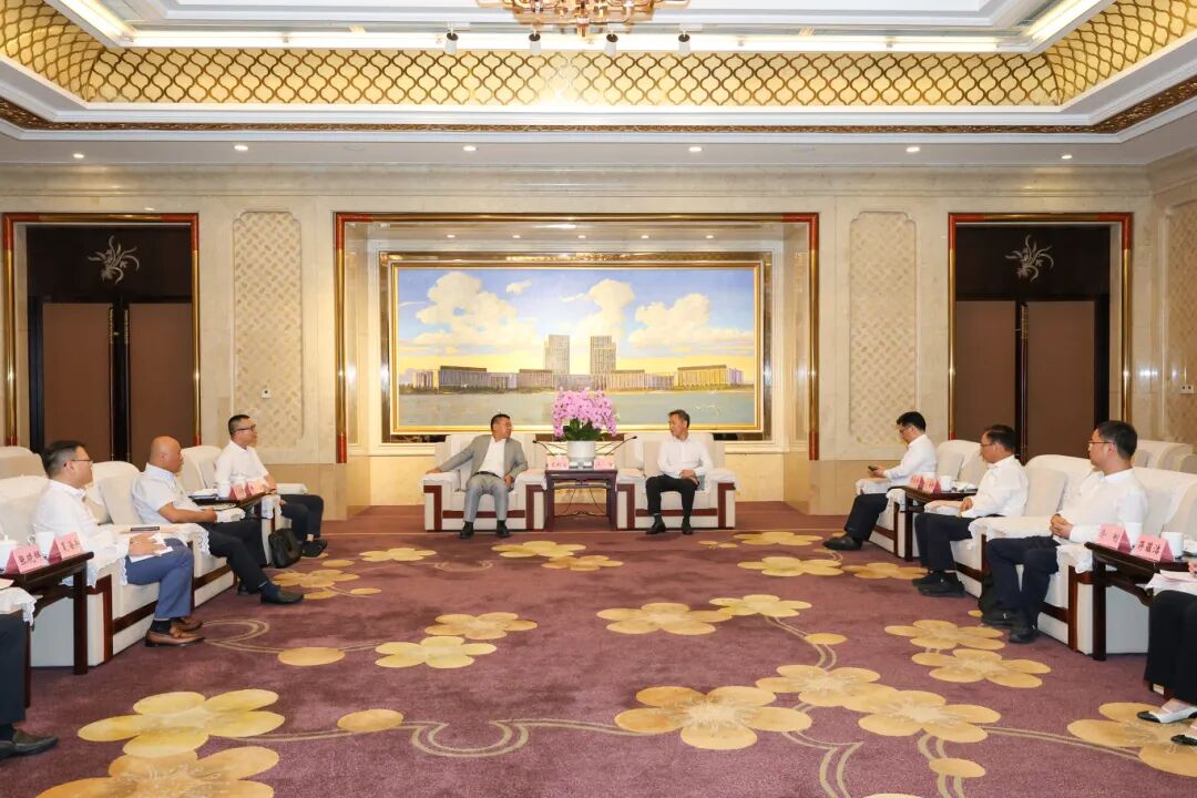  市长与民企500强掌门人面 
